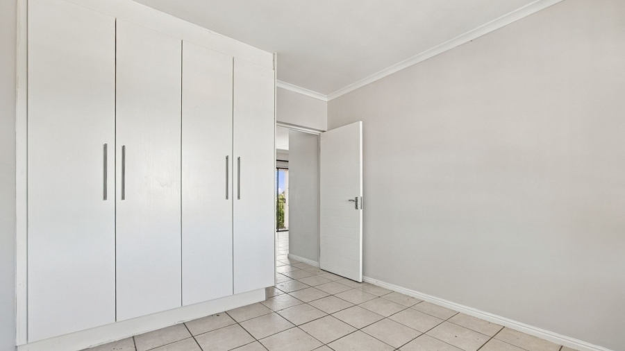 To Let 2 Bedroom Property for Rent in Lemoenkloof Western Cape